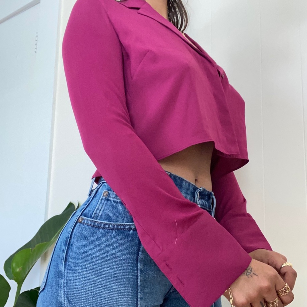 REPOST Aritzia Talula cropped collared long sleeve
